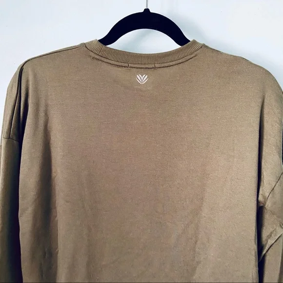 Forever 21 • Army Green Active Sweatshirt - Picture 12 of 13